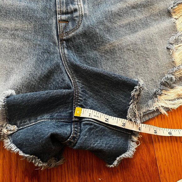 Good American Size 18 Denim Distressed Shorts - Picture 3 of 8